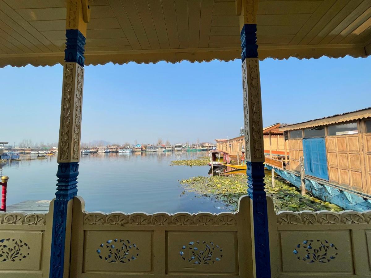 Floating Young Gulshan Houseboat Σριναγκάρ Εξωτερικό φωτογραφία