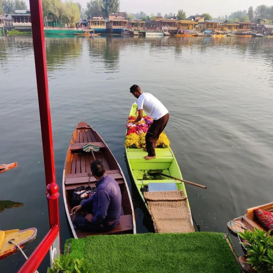 Floating Young Gulshan Houseboat Σριναγκάρ Εξωτερικό φωτογραφία