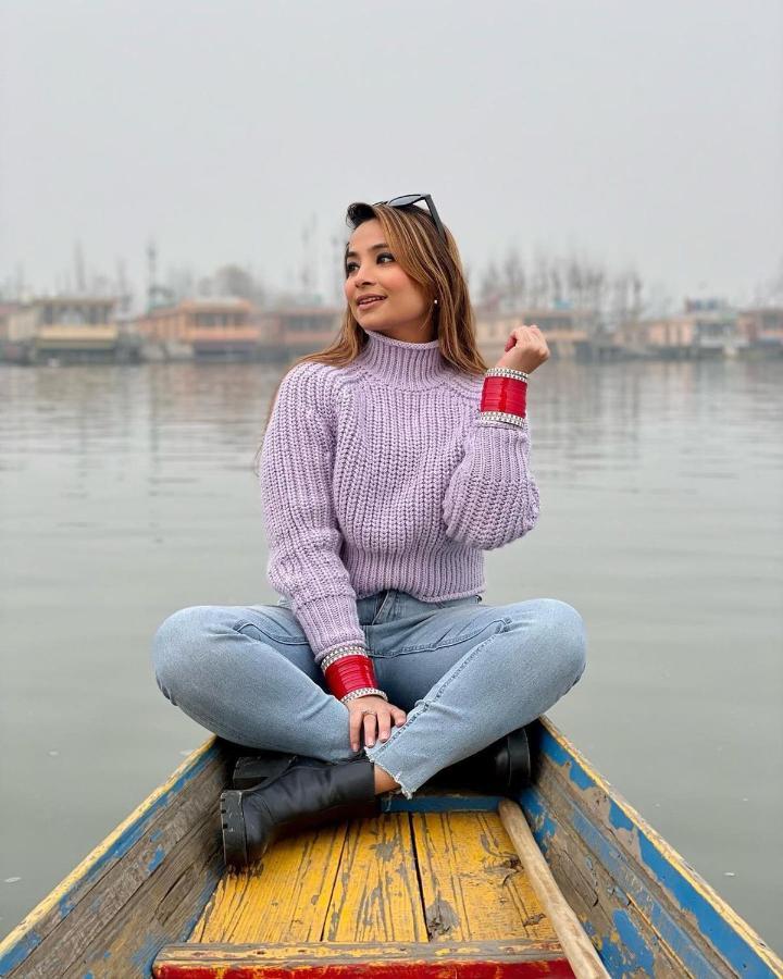 Floating Young Gulshan Houseboat Σριναγκάρ Εξωτερικό φωτογραφία